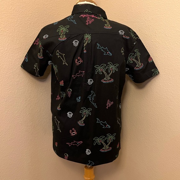 Maui & Sons Button Down Shirt - Picture 2 of 3